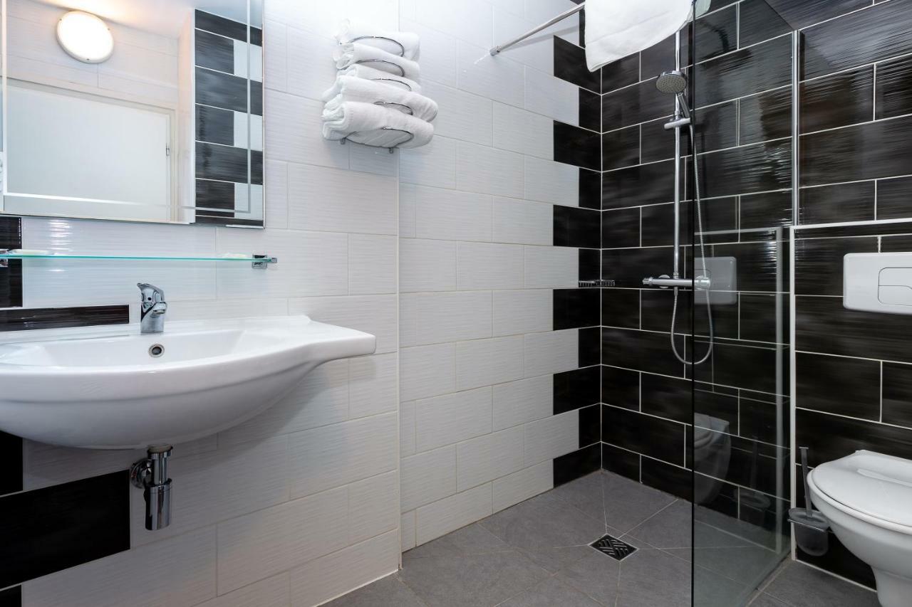 Logis Hotel Le Rond Point Сорт-Осгор Екстериор снимка